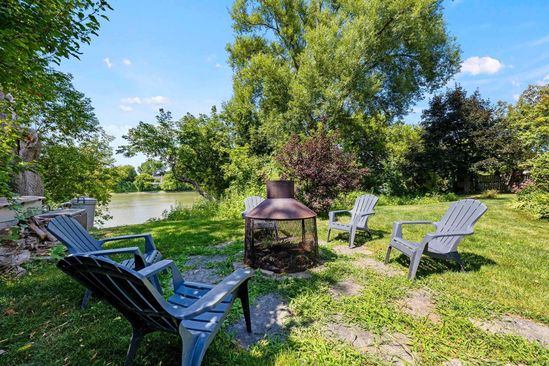 Cour - 175 Boul. De L'Assomption, Repentigny (Repentigny), QC - Outdoor