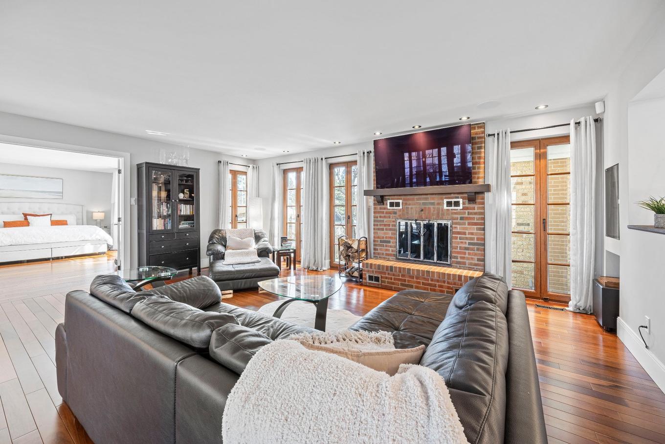 Living room - 175 Boul. De L'Assomption, Repentigny (Repentigny), QC - Indoor Photo Showing Living Room With Fireplace