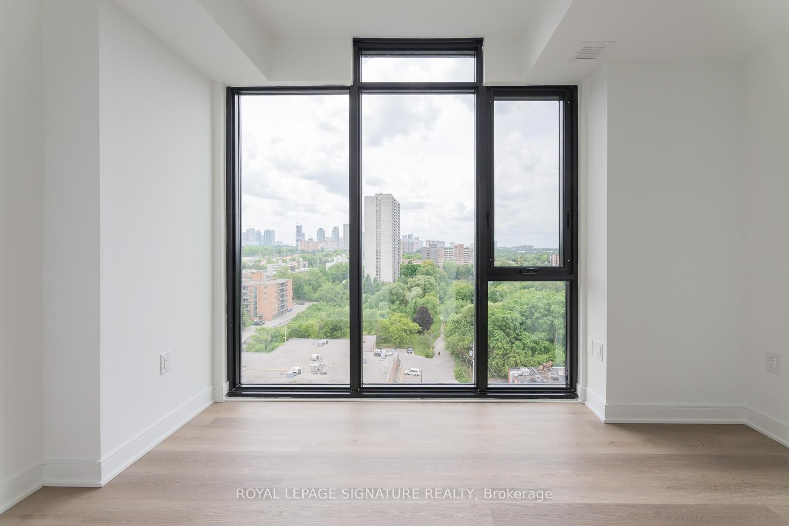 1204-86 Dundas Street E, Mississauga, ON - Indoor Photo Showing Other Room