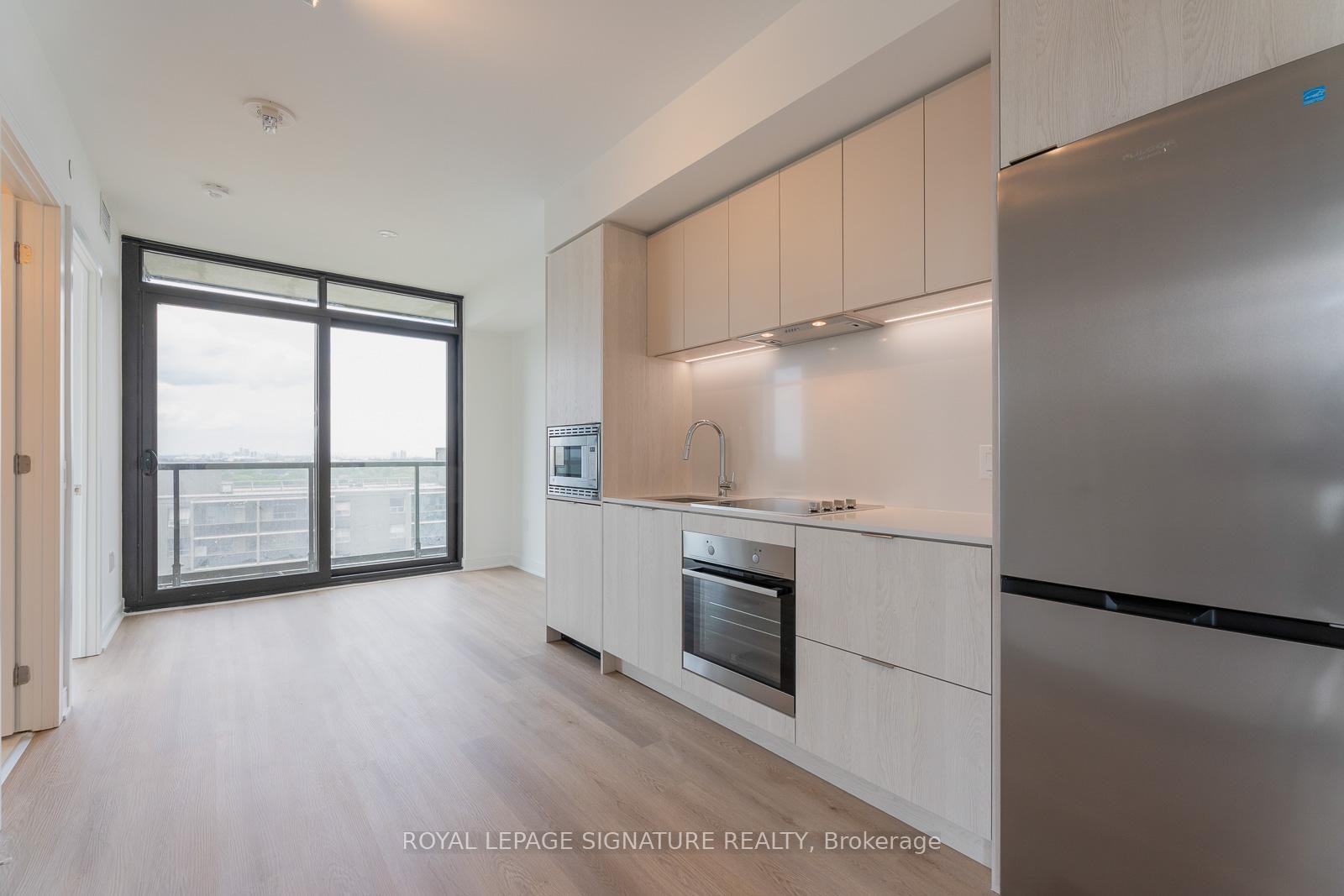 1204-86 Dundas Street E, Mississauga, ON - Indoor Photo Showing Kitchen