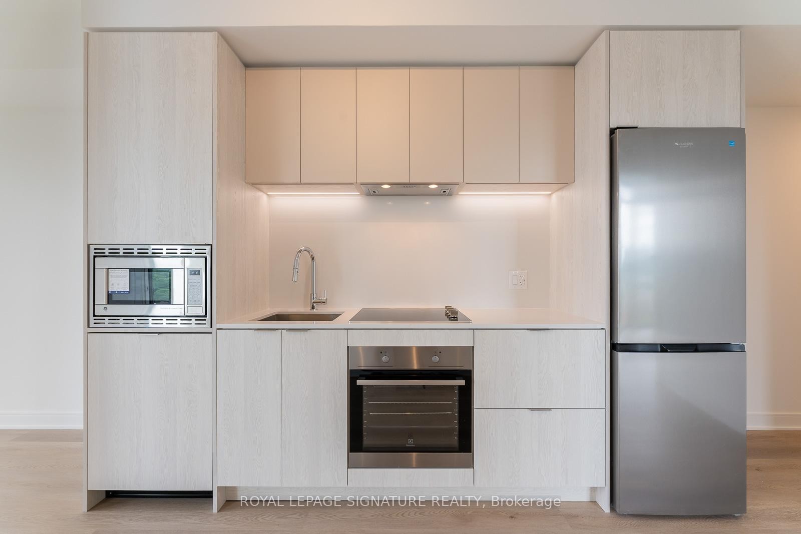 1204-86 Dundas Street E, Mississauga, ON - Indoor Photo Showing Kitchen