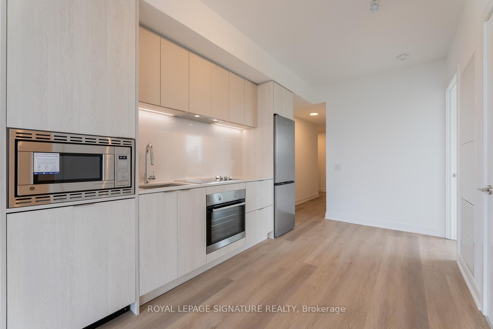 1204-86 Dundas Street E, Mississauga, ON - Indoor Photo Showing Kitchen