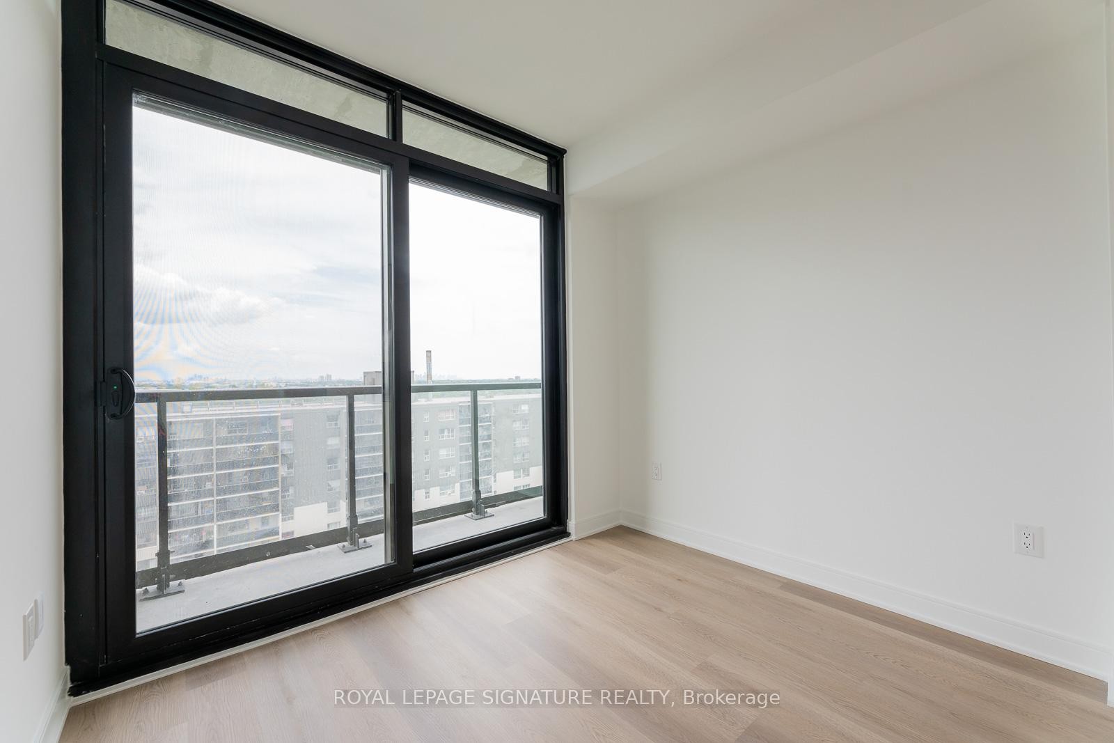 1204-86 Dundas Street E, Mississauga, ON - Indoor Photo Showing Other Room