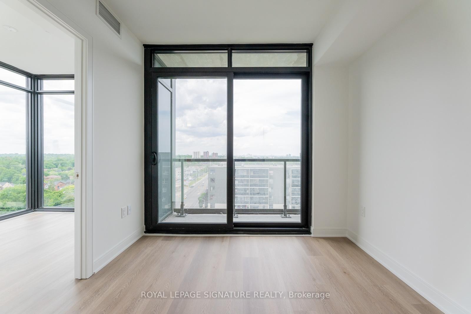 1204-86 Dundas Street E, Mississauga, ON - Indoor Photo Showing Other Room