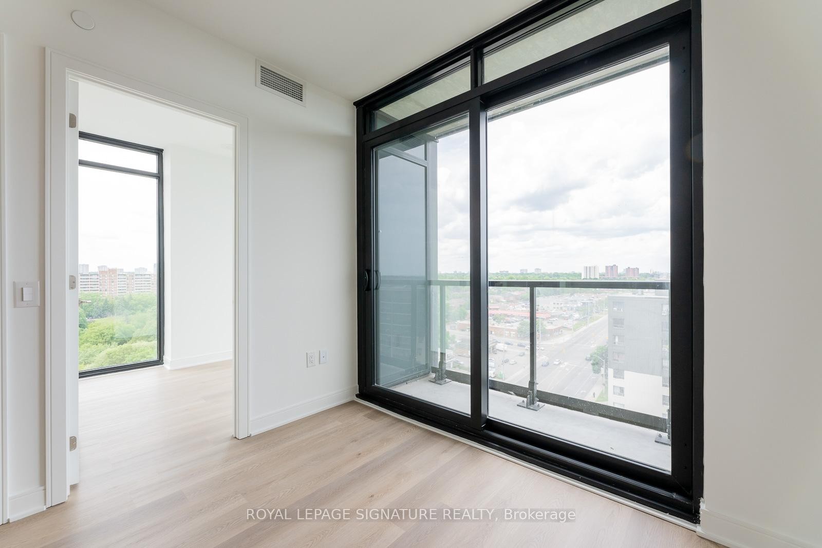 1204-86 Dundas Street E, Mississauga, ON - Indoor Photo Showing Other Room