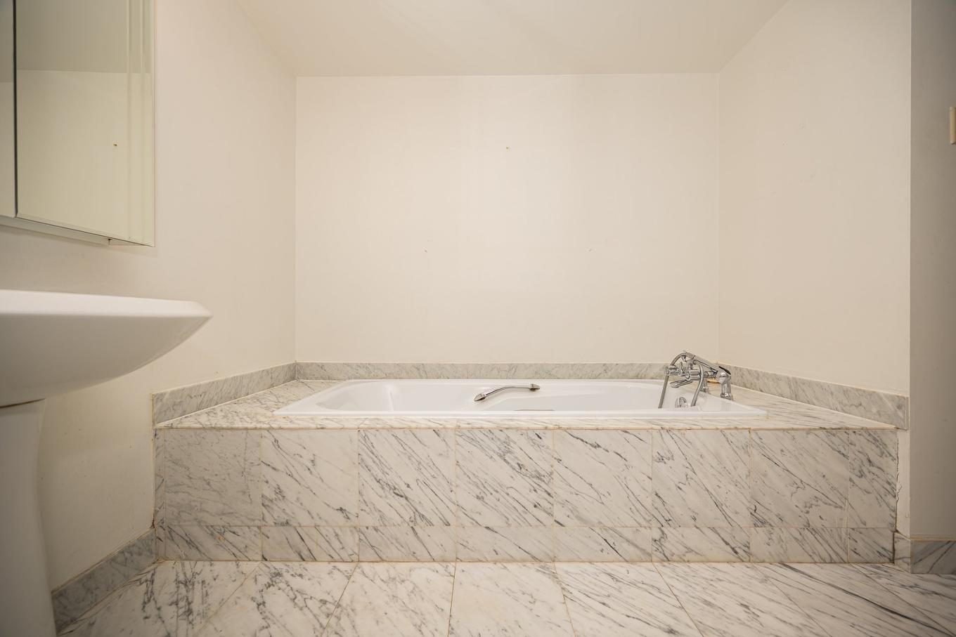 Ensuite bathroom - 502-6980 Ch. De La Côte-St-Luc, Montréal (Côte-Des-Neiges/Notre-Dame-De-Grâce), QC - Indoor Photo Showing Bathroom