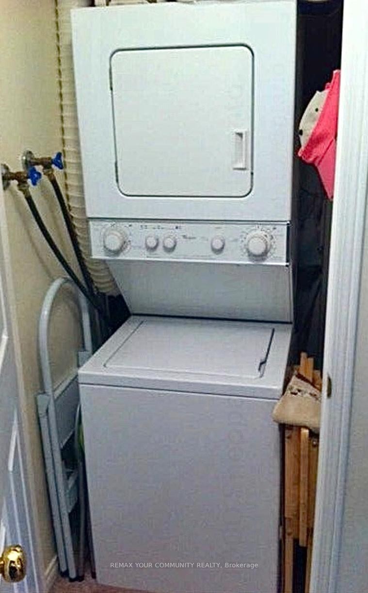 306-1000 Sheppard Avenue W, Toronto, ON - Indoor Photo Showing Laundry Room