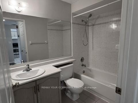 306-1000 Sheppard Avenue W, Toronto, ON - Indoor Photo Showing Bathroom
