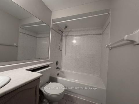306-1000 Sheppard Avenue W, Toronto, ON - Indoor Photo Showing Bathroom