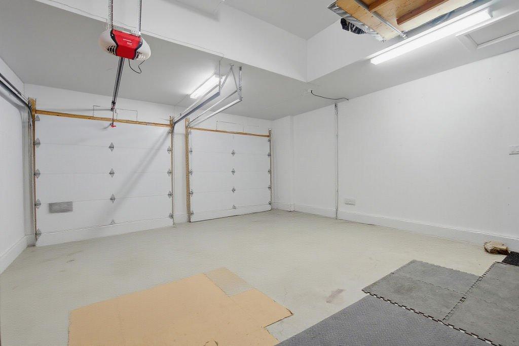 Garage - 1447 Boul. Maisonneuve, Saint-Jérôme, QC - Indoor Photo Showing Garage