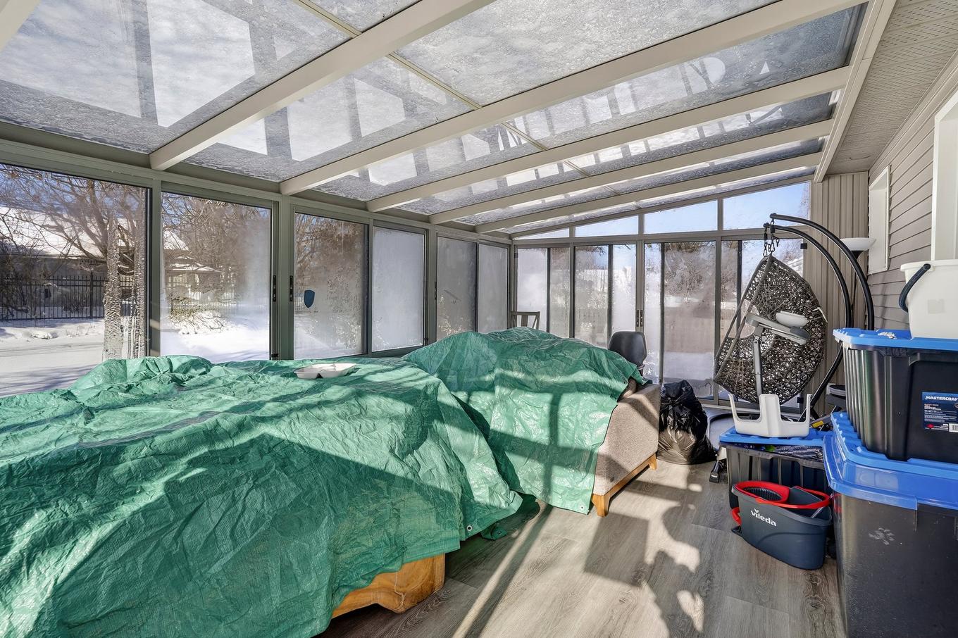 Veranda - 121 Rue De Cadillac, Châteauguay, QC - Indoor Photo Showing Other Room