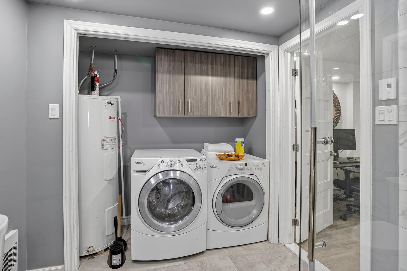 Bathroom - 121 Rue De Cadillac, Châteauguay, QC - Indoor Photo Showing Laundry Room