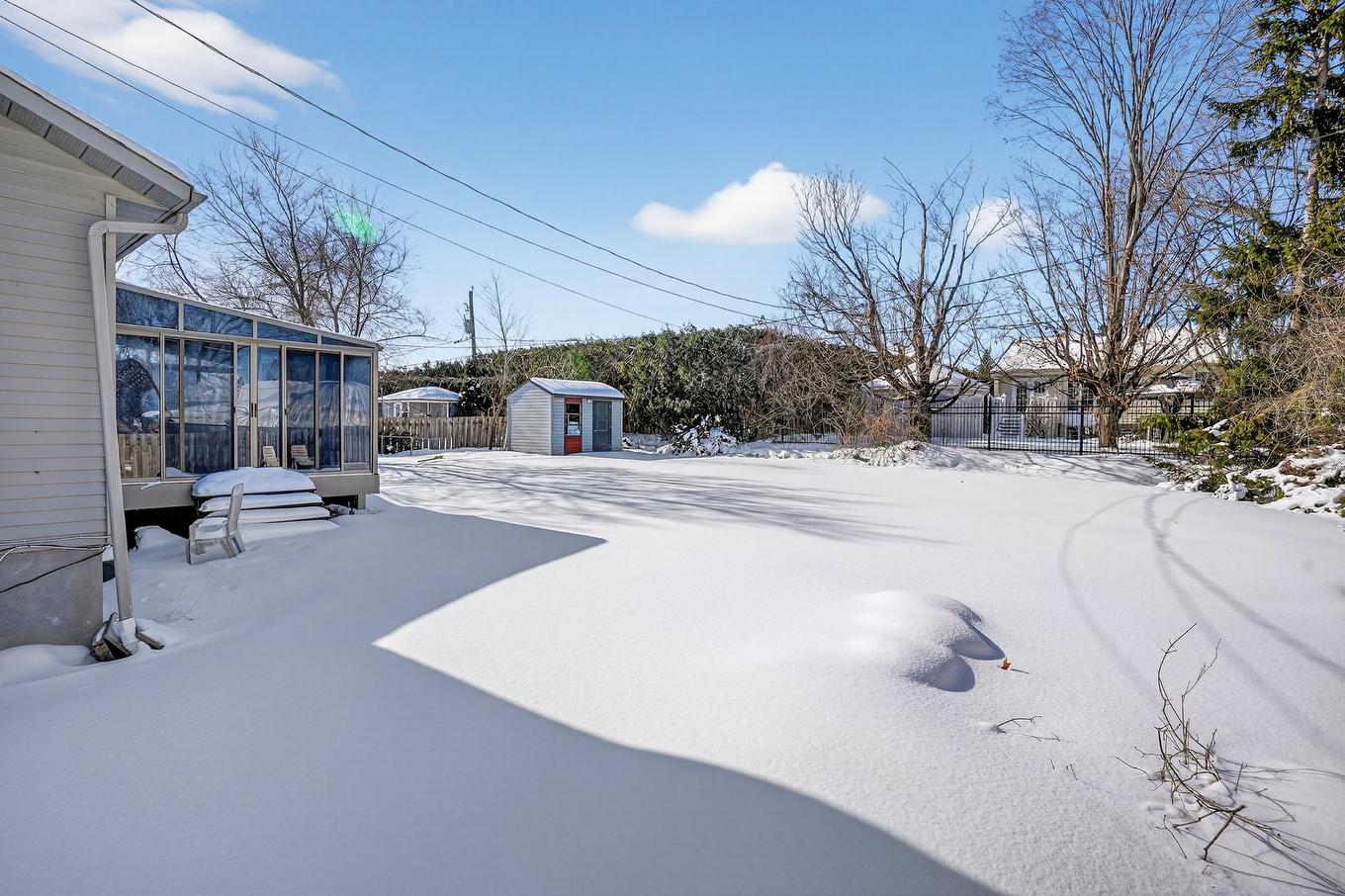 Backyard - 121 Rue De Cadillac, Châteauguay, QC - Outdoor