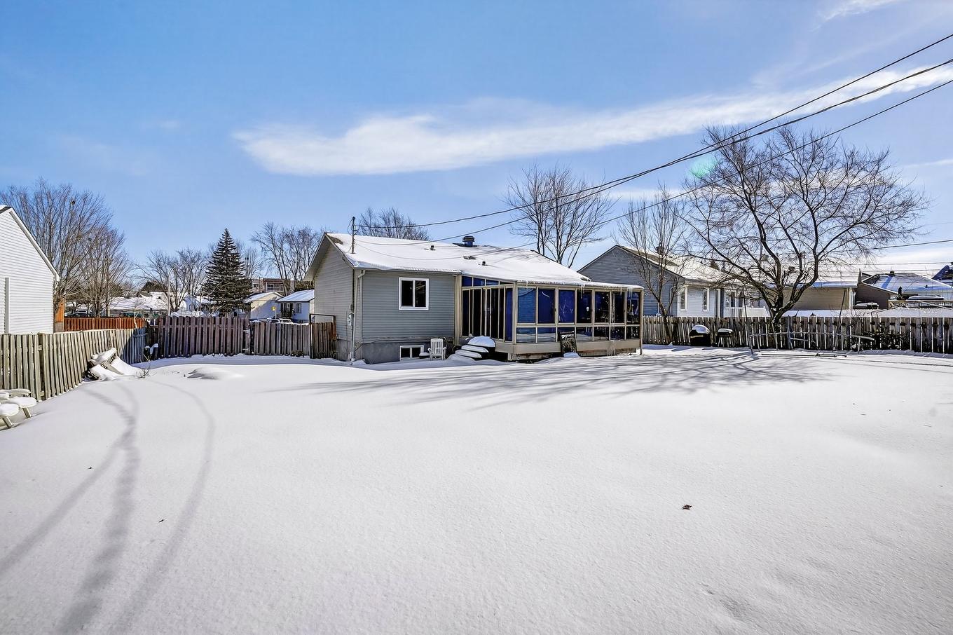 Backyard - 121 Rue De Cadillac, Châteauguay, QC - Outdoor