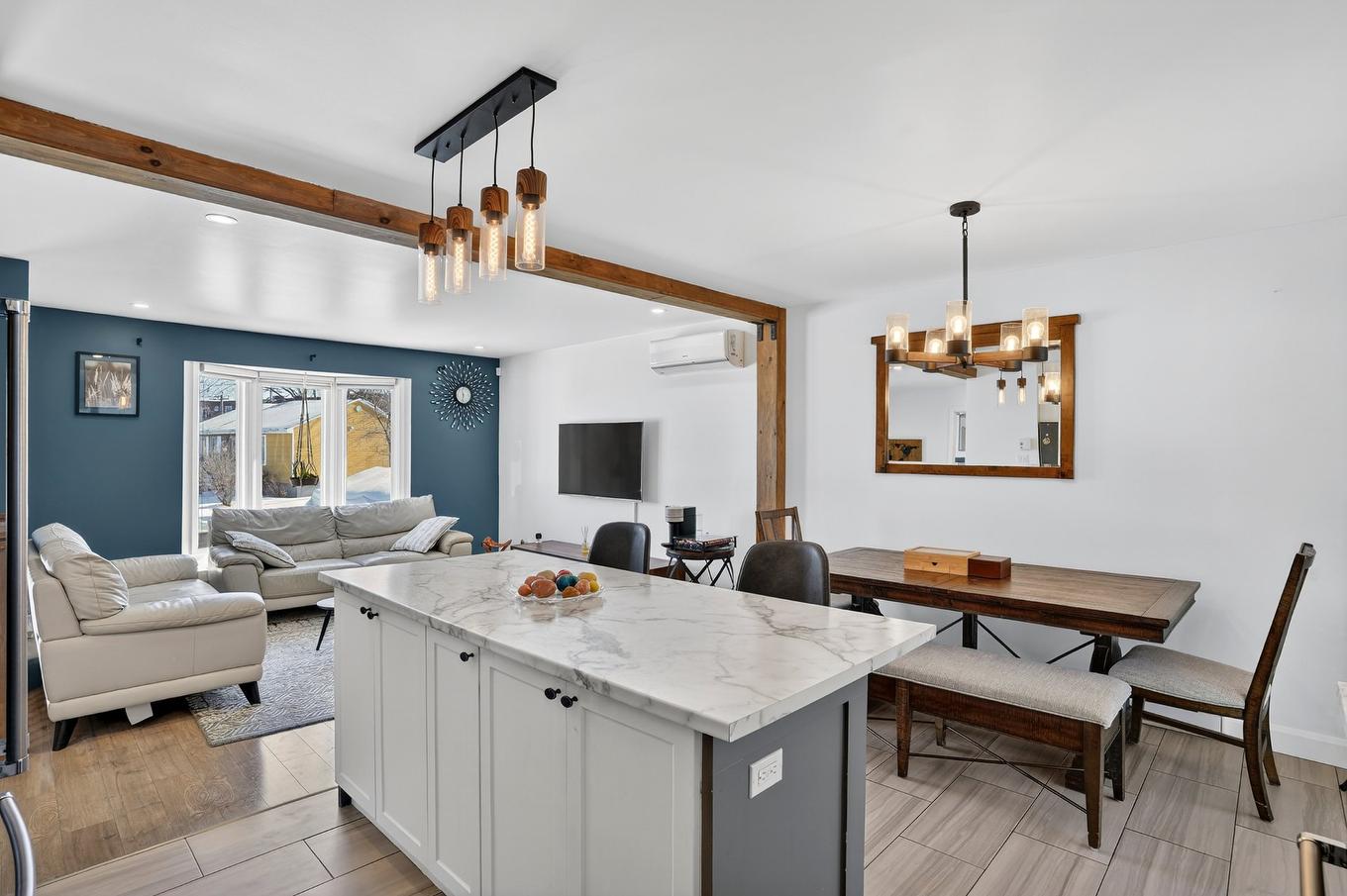 Kitchen - 121 Rue De Cadillac, Châteauguay, QC - Indoor Photo Showing Dining Room