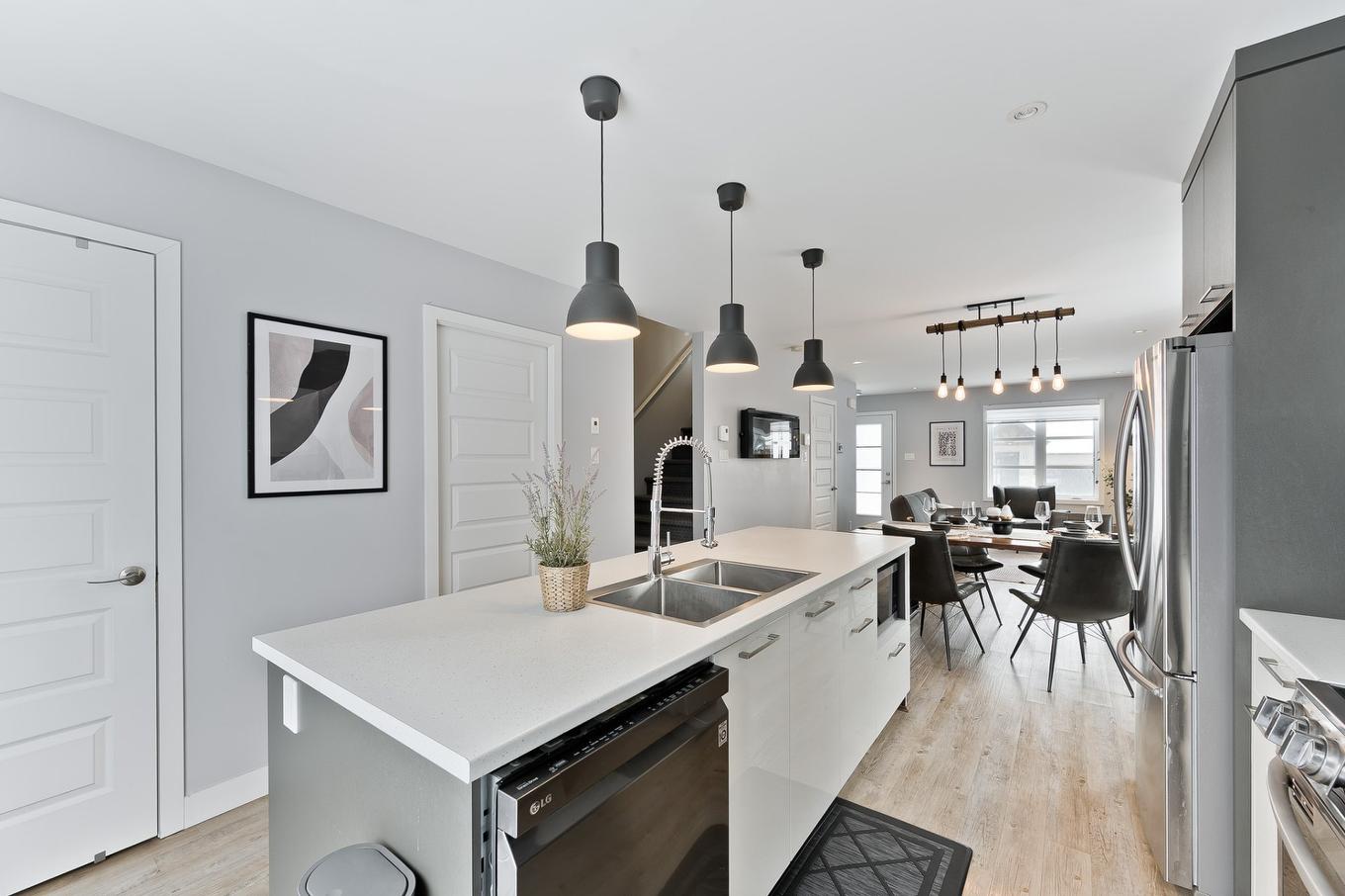 Kitchen - 70 Rue Raymond-Auger, Sherbrooke (Brompton/Rock Forest/Saint-Élie/Deauville), QC - Indoor Photo Showing Kitchen With Double Sink With Upgraded Kitchen
