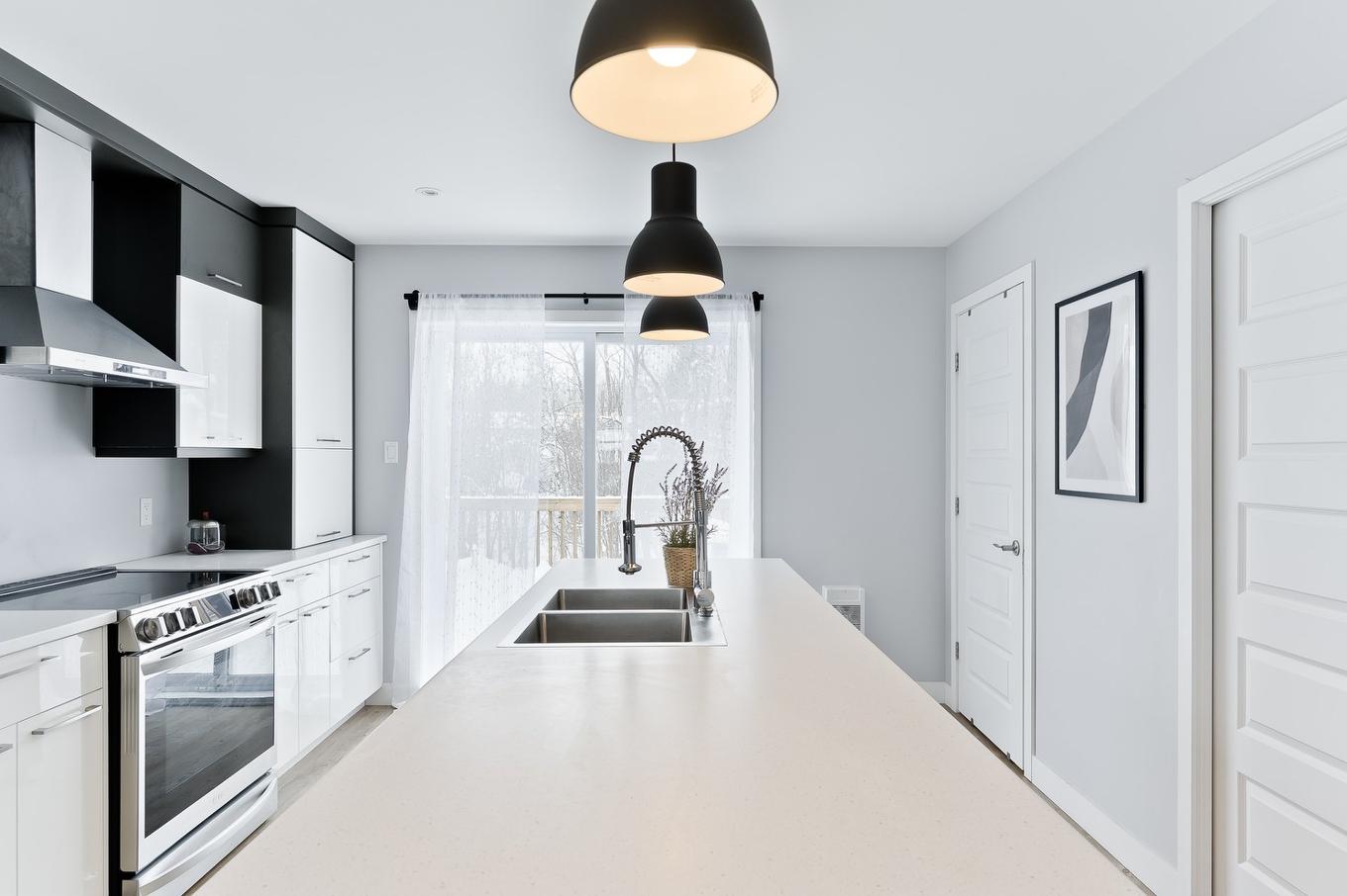Kitchen - 70 Rue Raymond-Auger, Sherbrooke (Brompton/Rock Forest/Saint-Élie/Deauville), QC - Indoor Photo Showing Kitchen With Double Sink With Upgraded Kitchen