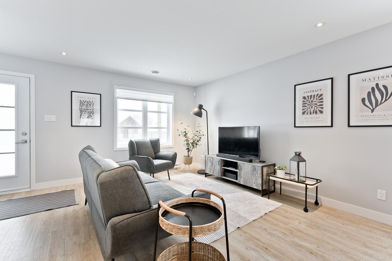 Living room - 70 Rue Raymond-Auger, Sherbrooke (Brompton/Rock Forest/Saint-Élie/Deauville), QC - Indoor Photo Showing Living Room