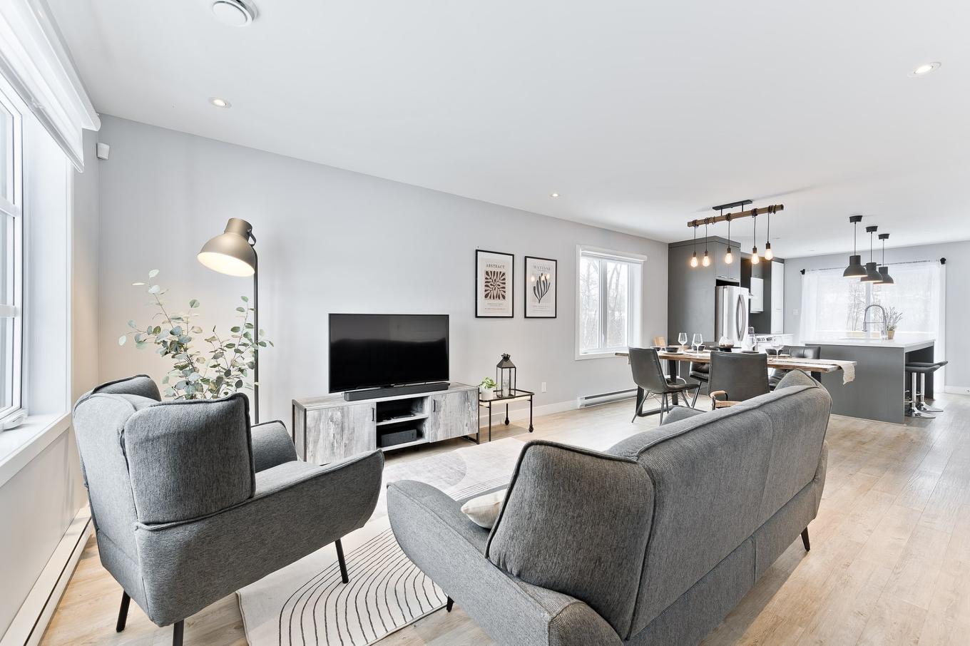 Living room - 70 Rue Raymond-Auger, Sherbrooke (Brompton/Rock Forest/Saint-Élie/Deauville), QC - Indoor Photo Showing Living Room