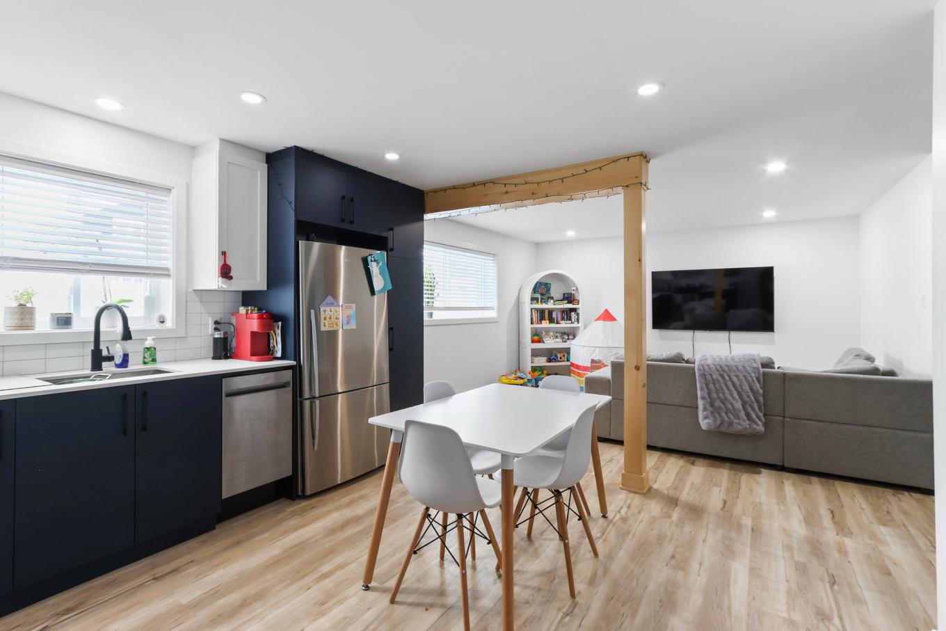 Dining room - 23 Rue Virginie, Salaberry-De-Valleyfield, QC - Indoor Photo Showing Other Room