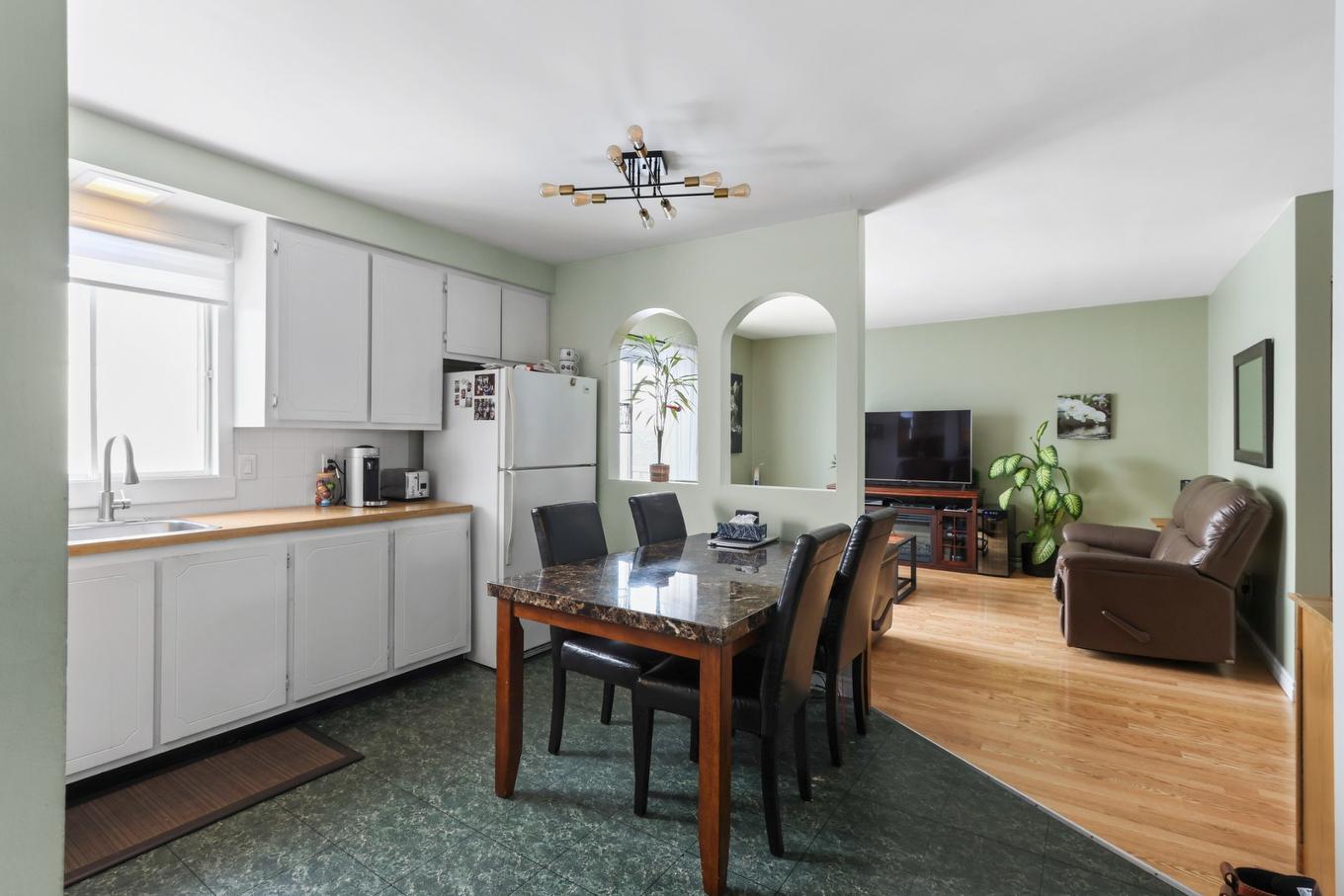 Kitchen - 23 Rue Virginie, Salaberry-De-Valleyfield, QC - Indoor