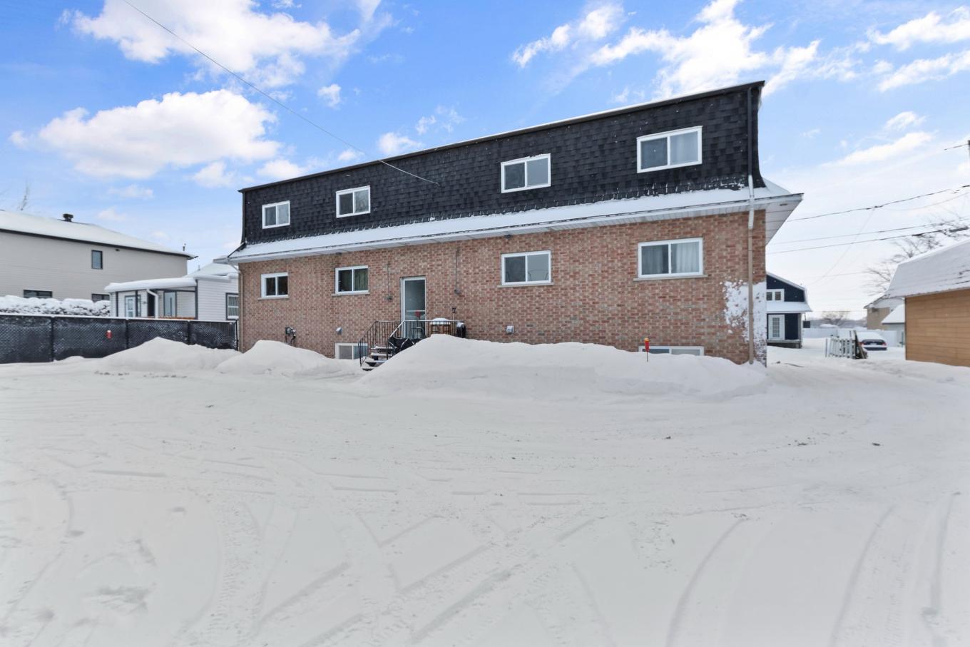 Back facade - 23 Rue Virginie, Salaberry-De-Valleyfield, QC - Outdoor With Exterior