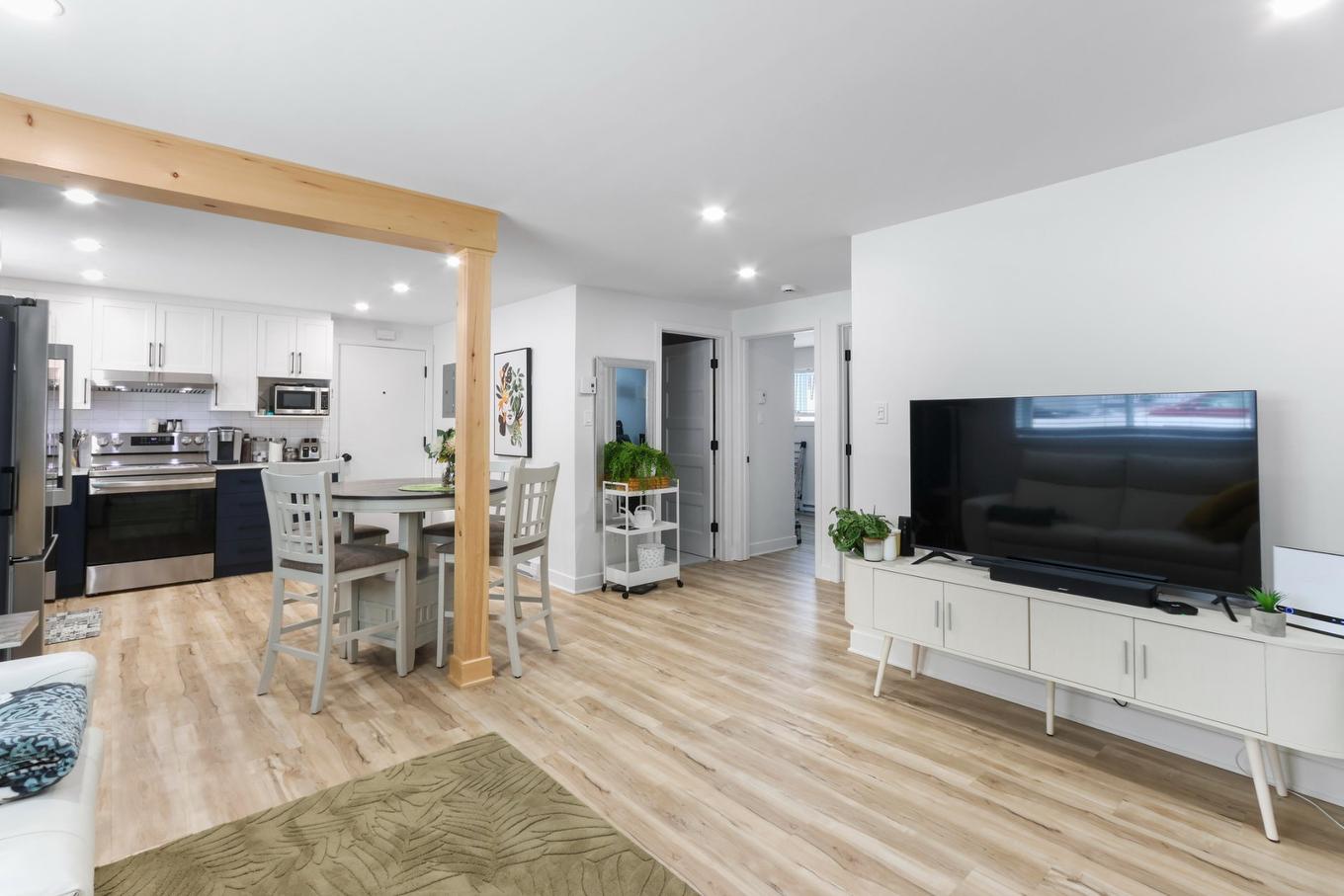 Living room - 23 Rue Virginie, Salaberry-De-Valleyfield, QC - Indoor