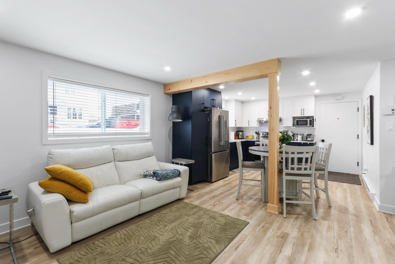 Living room - 23 Rue Virginie, Salaberry-De-Valleyfield, QC - Indoor