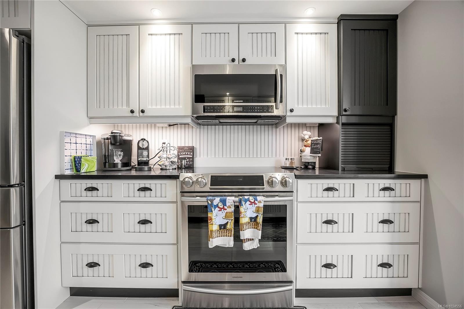502-158 Promenade Dr, Nanaimo, BC - Indoor Photo Showing Kitchen