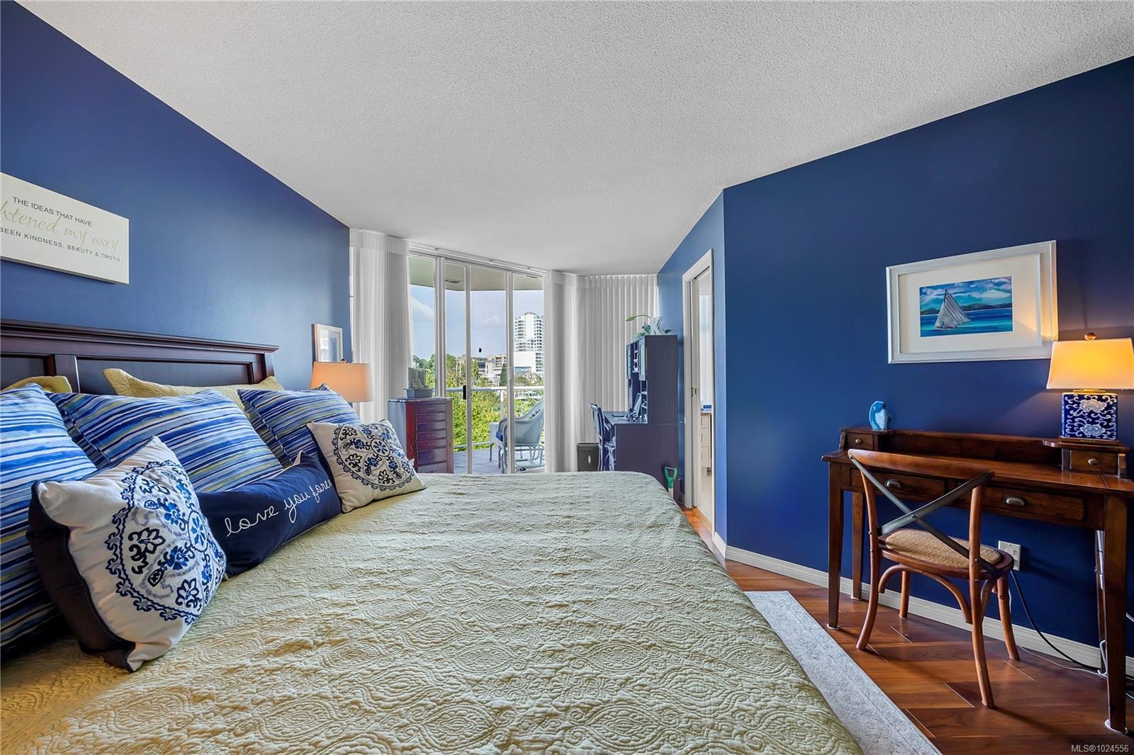 502-158 Promenade Dr, Nanaimo, BC - Indoor Photo Showing Bedroom