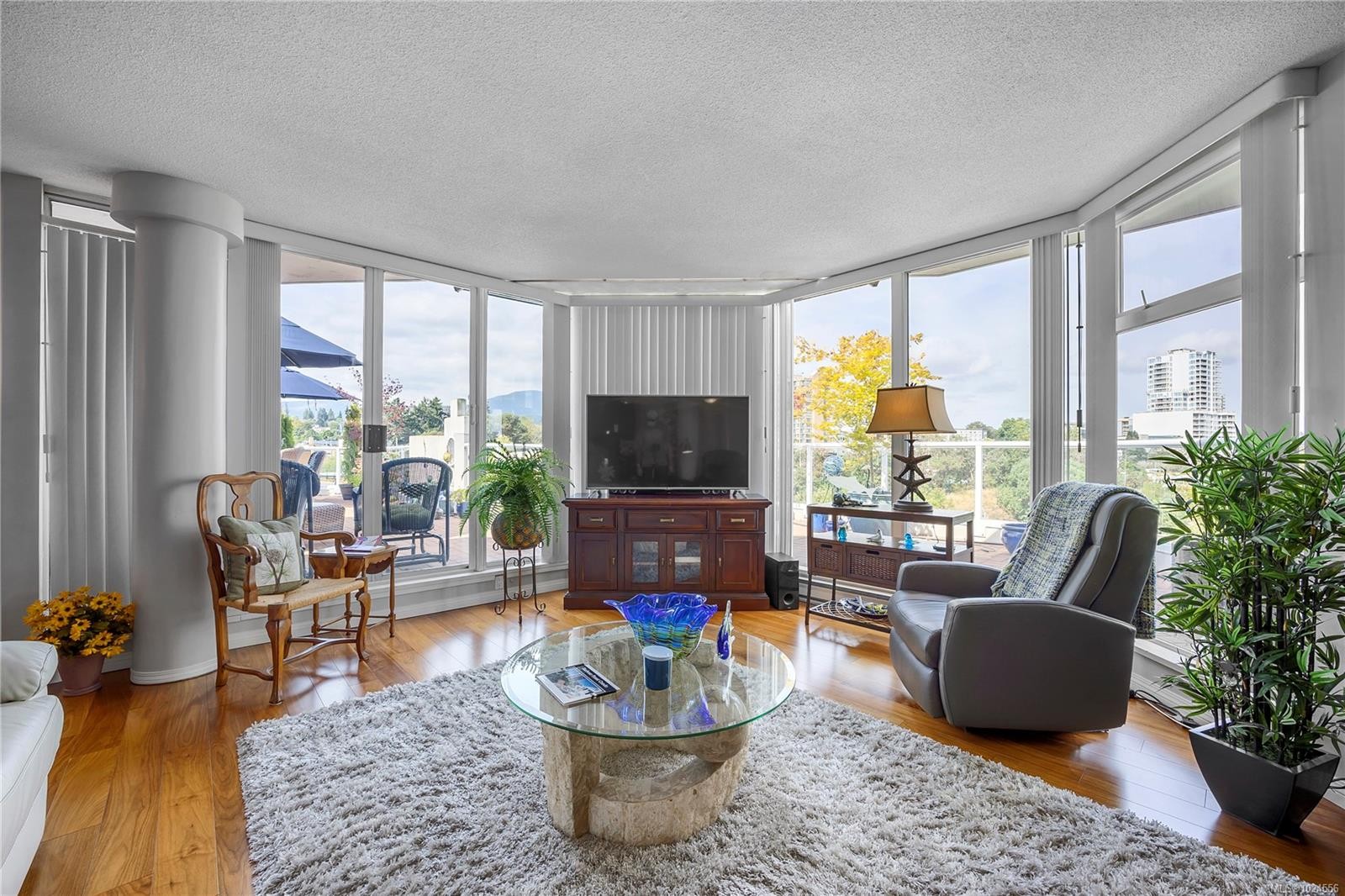 502-158 Promenade Dr, Nanaimo, BC - Indoor Photo Showing Living Room