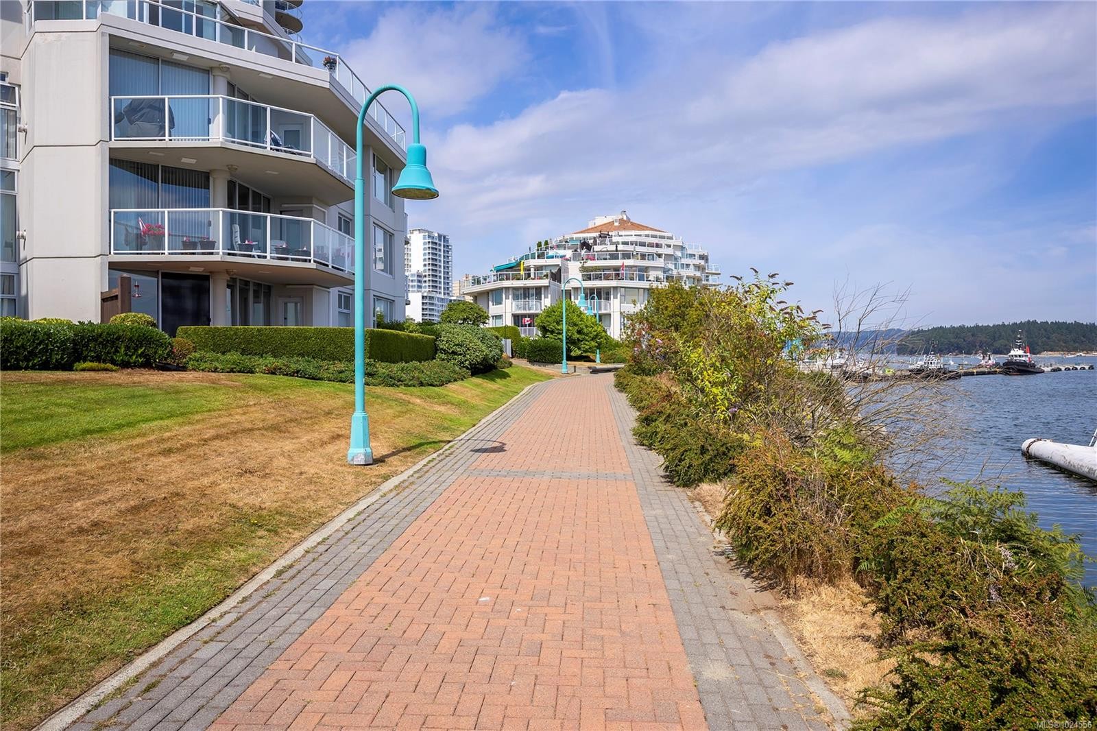 502-158 Promenade Dr, Nanaimo, BC - Outdoor With Body Of Water
