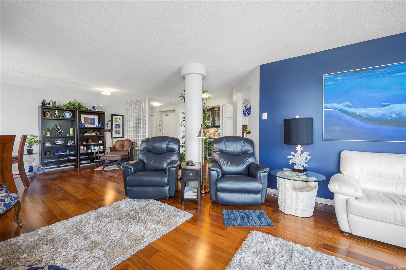 502-158 Promenade Dr, Nanaimo, BC - Indoor Photo Showing Living Room