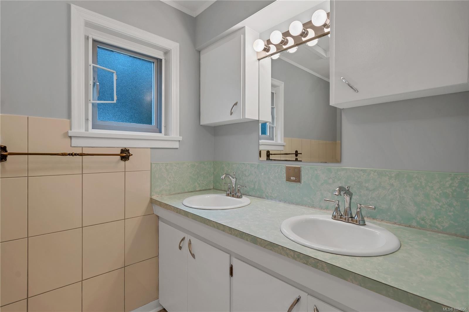 1260 Sayward Rd, Sayward, BC - Indoor Photo Showing Bathroom