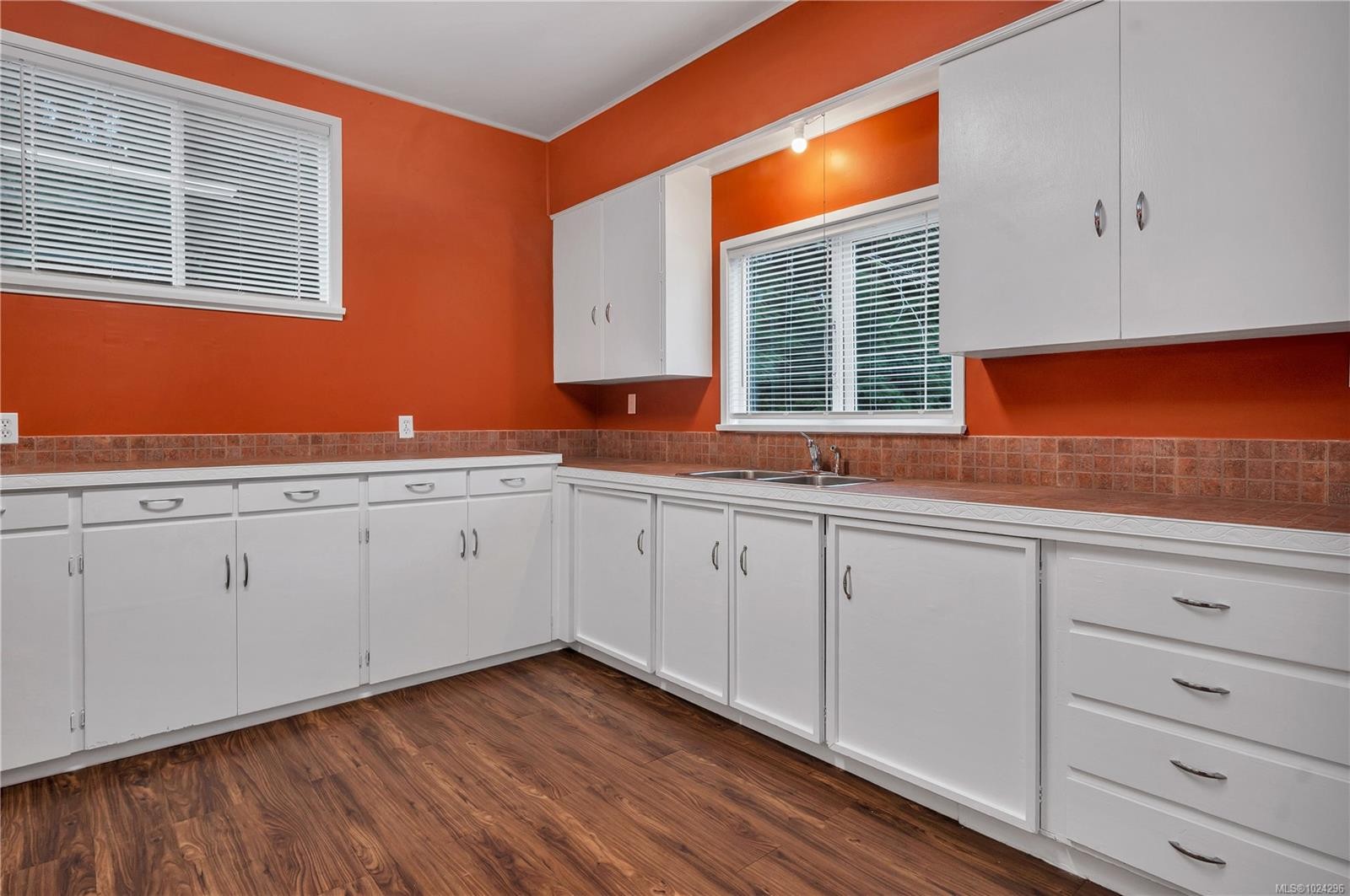 1260 Sayward Rd, Sayward, BC - Indoor Photo Showing Kitchen With Double Sink