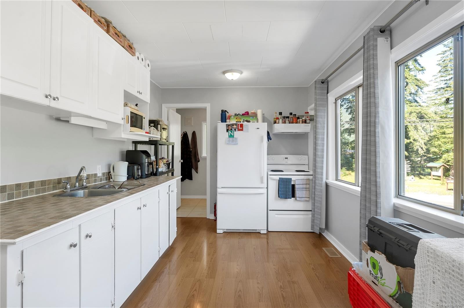 1260 Sayward Rd, Sayward, BC - Indoor Photo Showing Kitchen With Double Sink