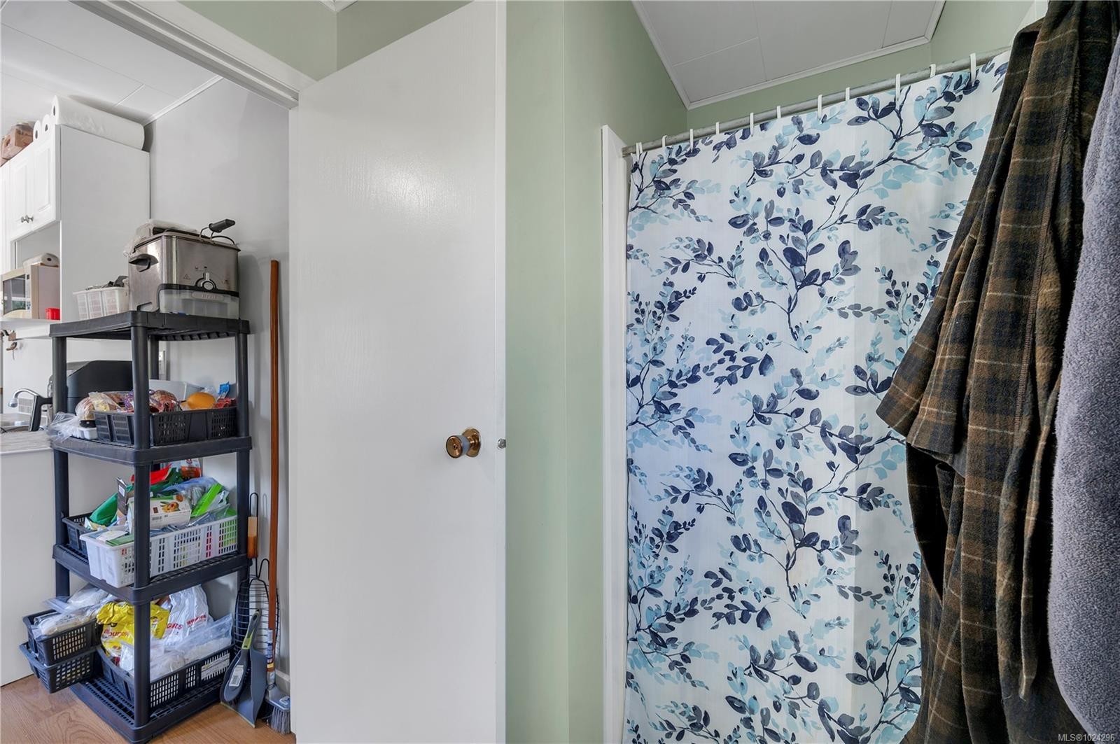 1260 Sayward Rd, Sayward, BC - Indoor