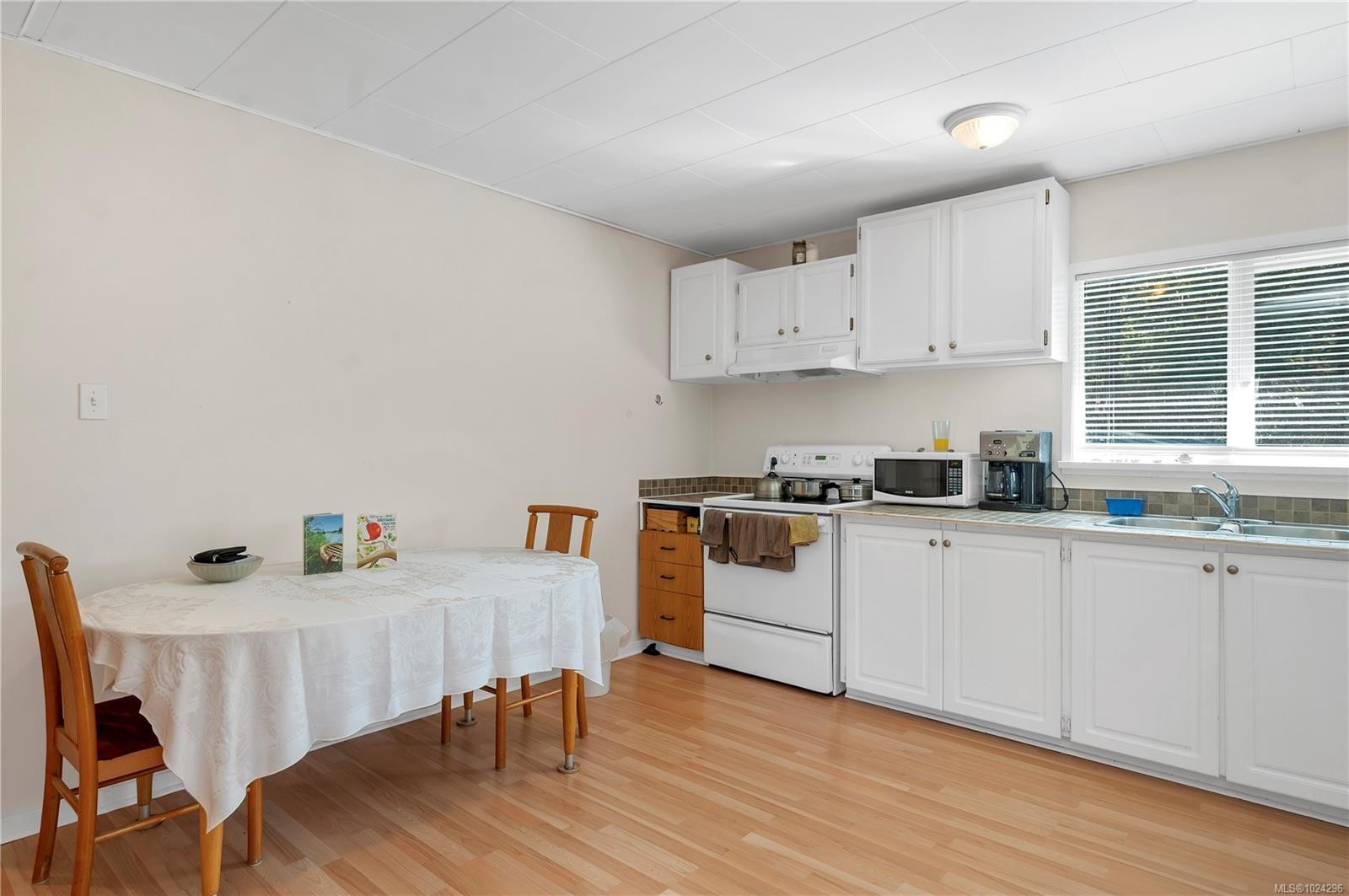 1260 Sayward Rd, Sayward, BC - Indoor Photo Showing Other Room