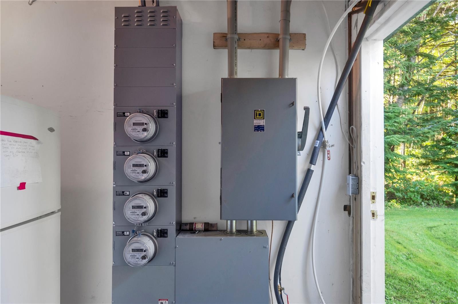 1260 Sayward Rd, Sayward, BC - Indoor Photo Showing Laundry Room