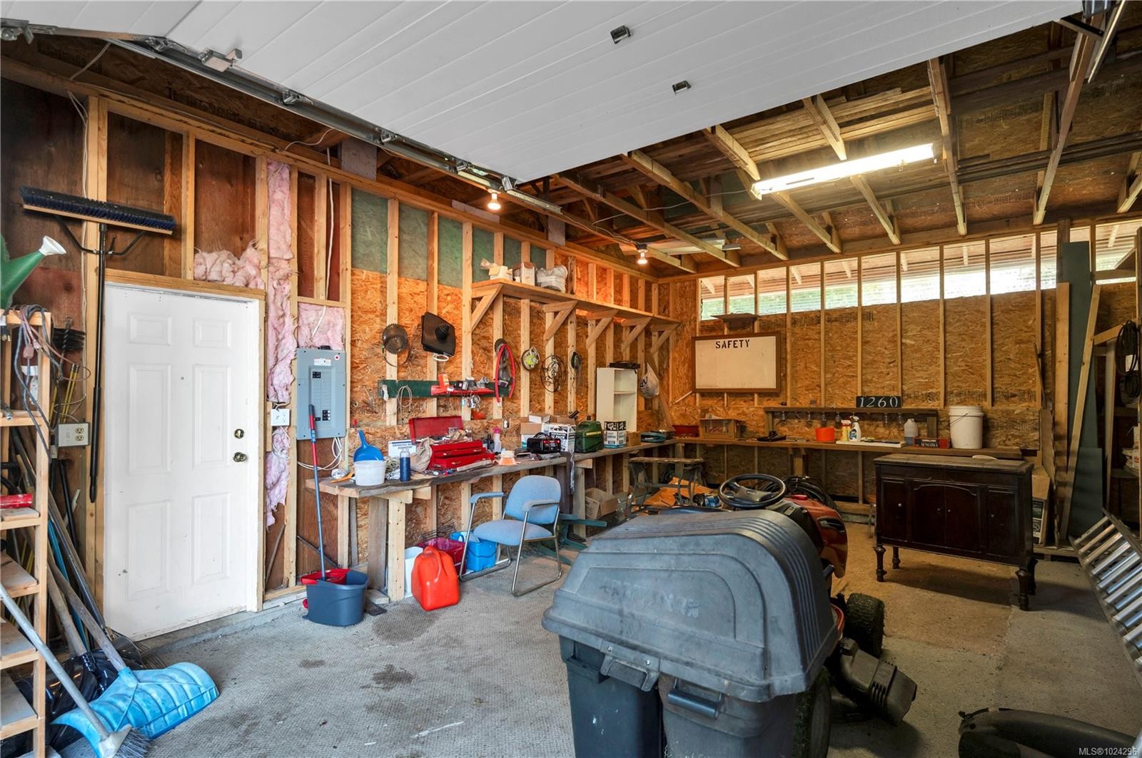 1260 Sayward Rd, Sayward, BC - Indoor