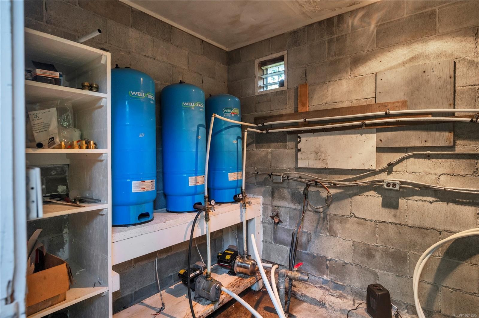 1260 Sayward Rd, Sayward, BC - Indoor