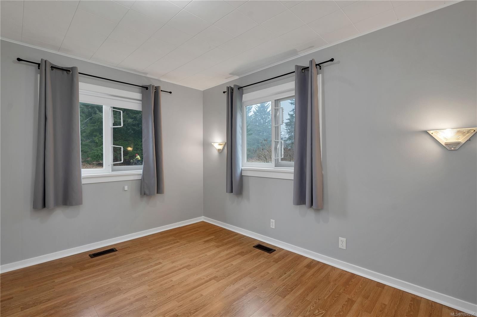 1260 Sayward Rd, Sayward, BC - Indoor Photo Showing Other Room