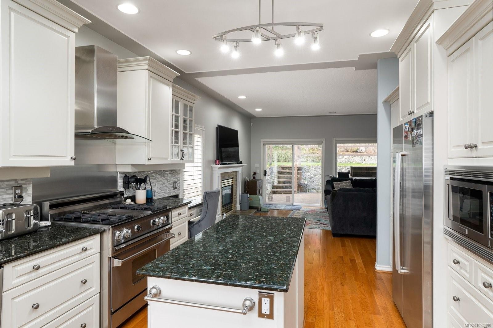 4652 Boulderwood Dr, Saanich, BC