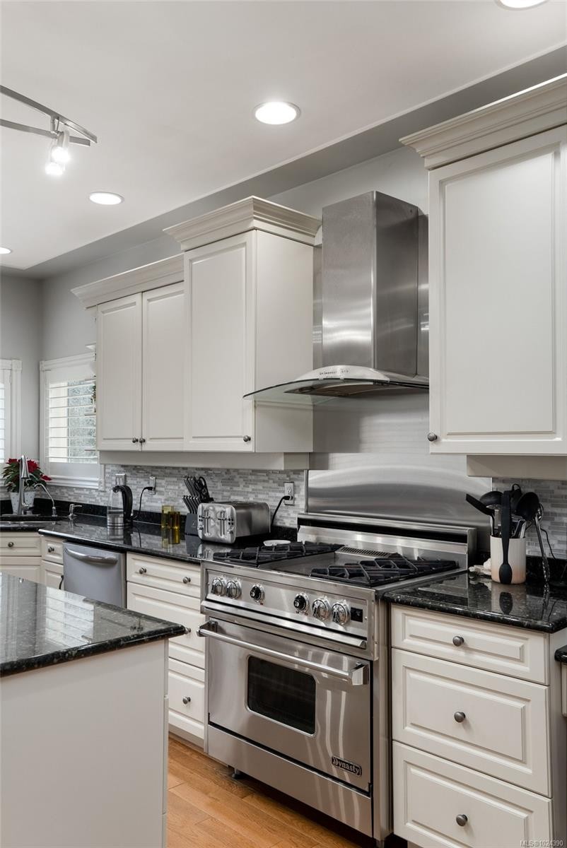 4652 Boulderwood Dr, Saanich, BC