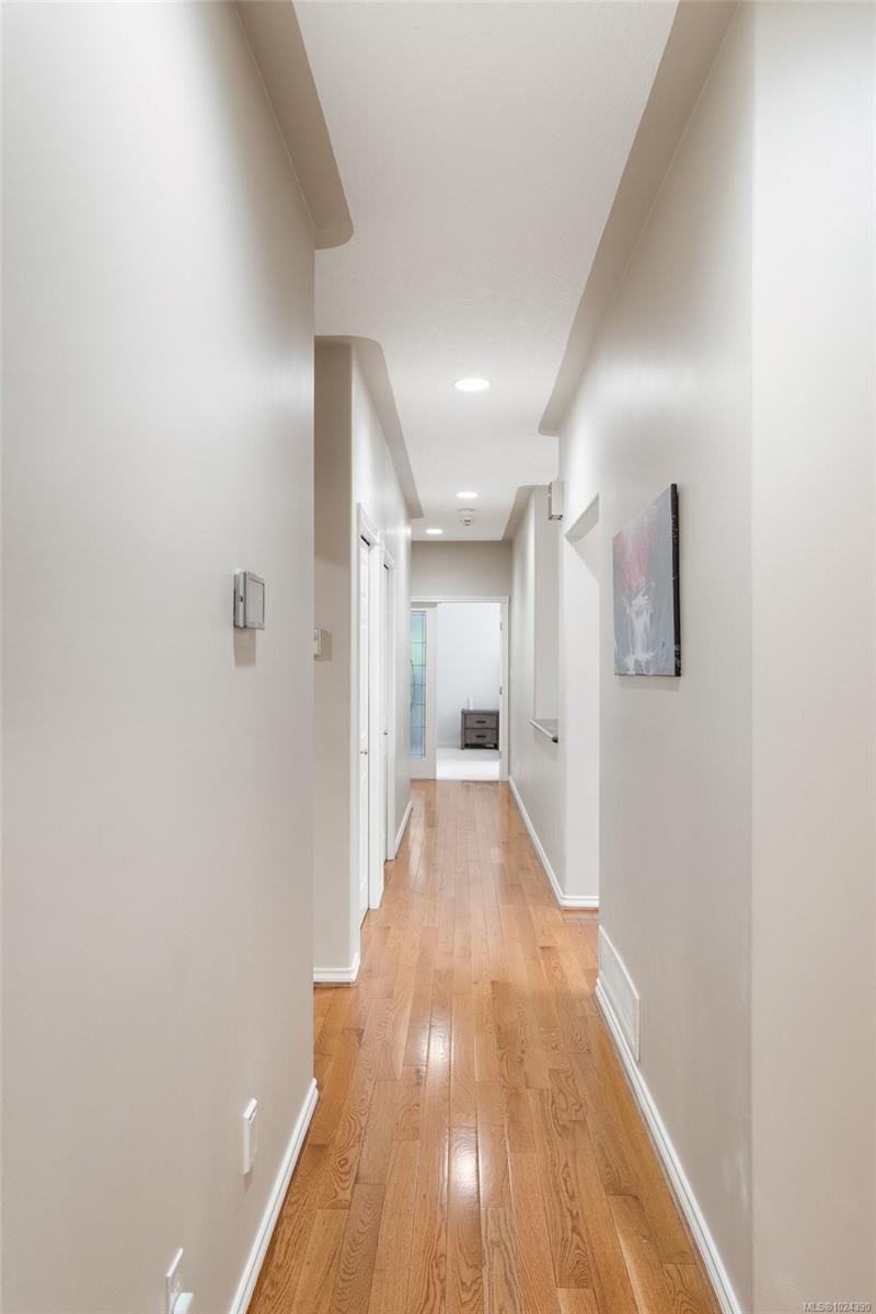 4652 Boulderwood Dr, Saanich, BC