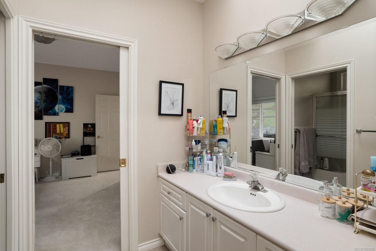 4652 Boulderwood Dr, Saanich, BC