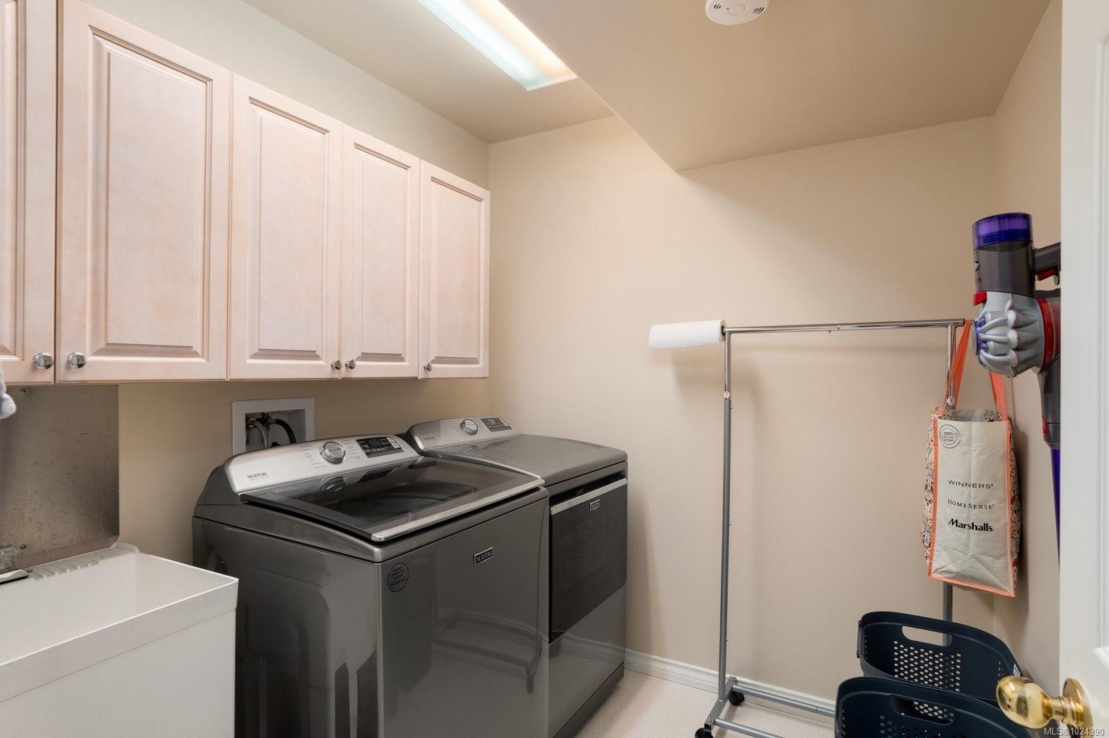 4652 Boulderwood Dr, Saanich, BC