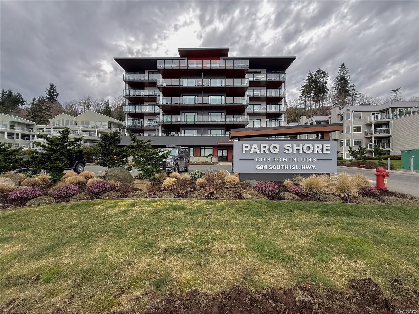 202-684 Island Hwy South, Campbell River, BC - Outdoor