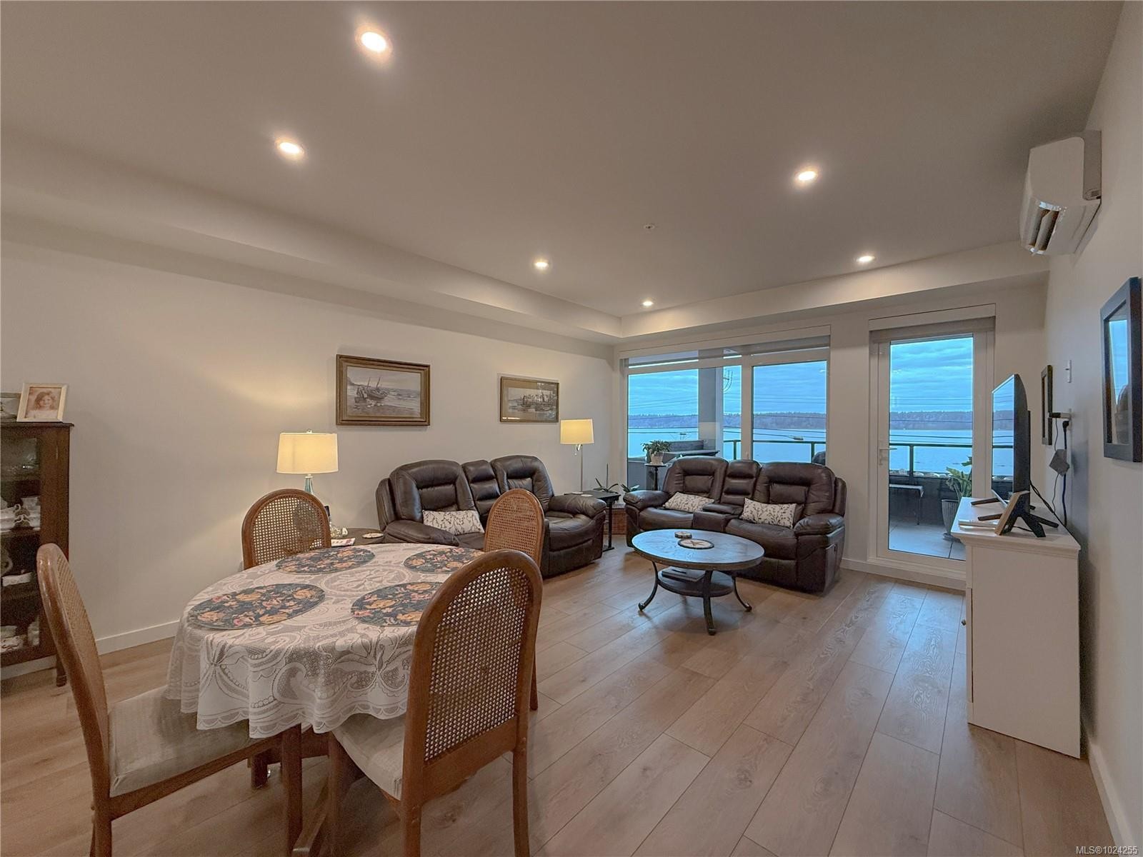 202-684 Island Hwy South, Campbell River, BC - Indoor