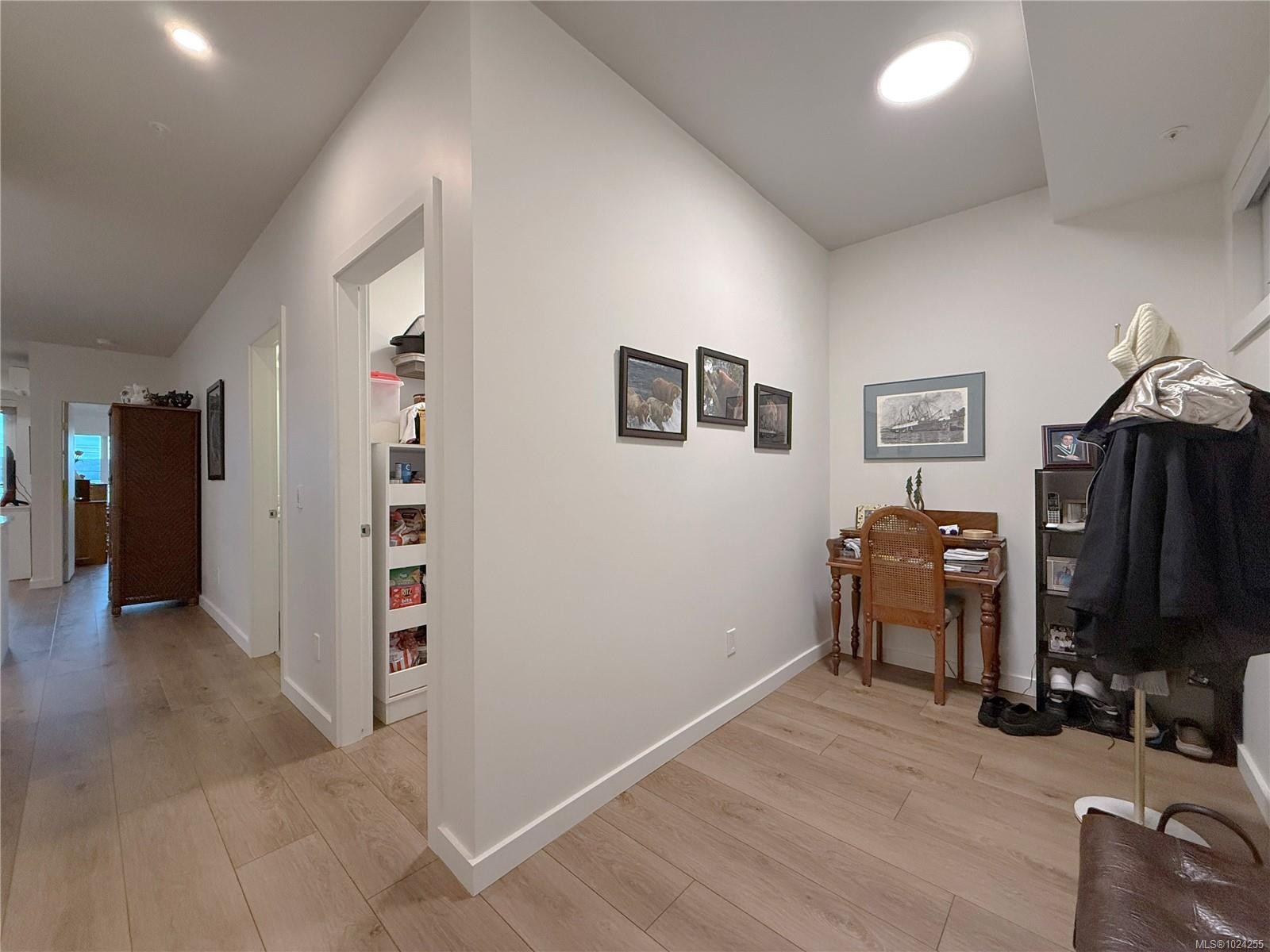 202-684 Island Hwy South, Campbell River, BC - Indoor Photo Showing Other Room